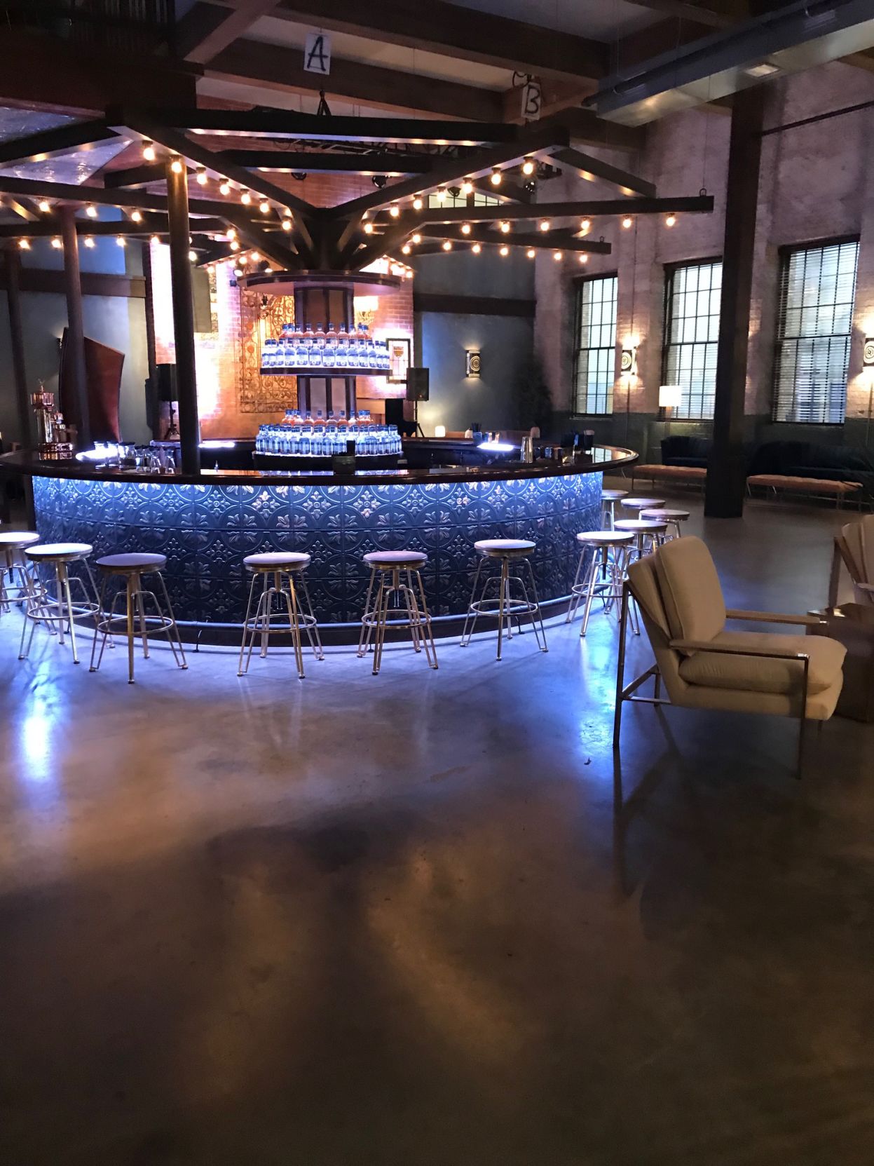 QUEEN OF THE SOUTH BAR (SET)(1).jpg